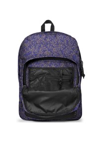 Zaino viola con un motivo testurizzato e dettagli in oro. Ampio scomparto principale con interno nero e tasche in rete per l'organizzazione.