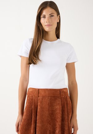 More & More, MORE & MORE SCHMALES BASIC-STRETCH-RIPPSHIRT - T-shirt basic - white