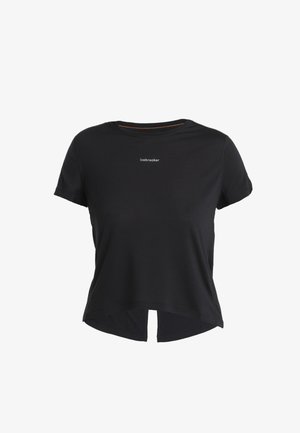Schwarzes T-Shirt mit kurzen Ärmeln und Rundhalsausschnitt, das ein dezentes Logo auf der Brust sowie einen abgerundeten Saum mit seitlichen Schlitzen für einen bequemen Sitz aufweist.