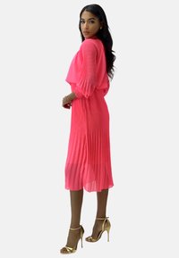 Elara ABAYA - Vardagsklänning - fuchsia