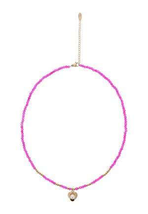 Naszyjnik z małymi różowymi koralikami, złotymi akcentami i złotym, sercowatym wisiorkiem z centralną perłą.