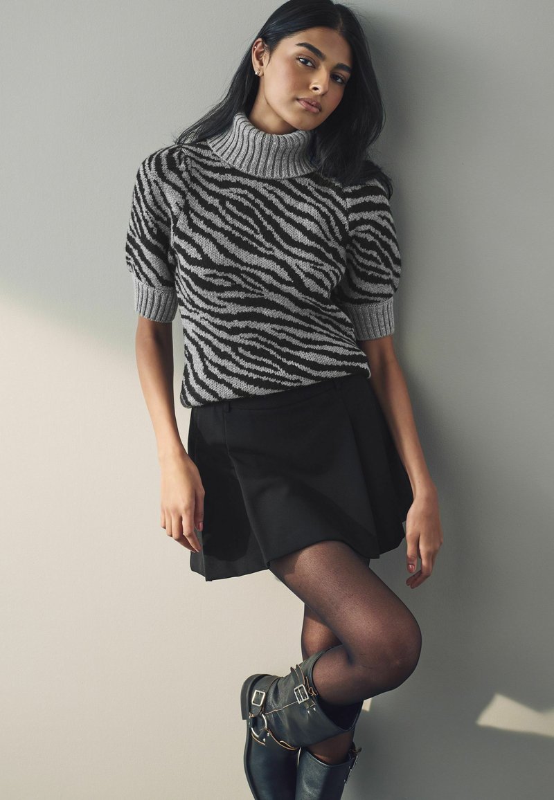 Next REGULAR FIT - ROLL NECK SHORT SLEEVE ZEBRA  - Trükipildiga T-särk - black white