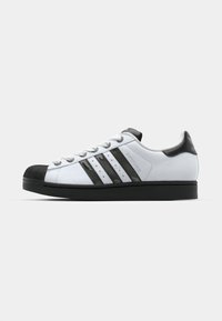 Unselected, footwear white/matte silver/core black