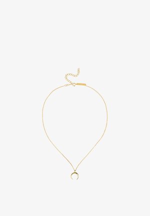 Collier délicat en chaîne d'or avec petit pendentif croissant de lune et fermoir à chaînette réglable sur fond blanc.