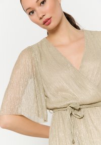 LolaLiza SHINY SHORT  - Kasdienė suknelė - beige sand