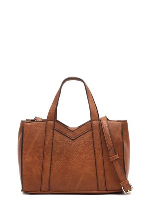 Sac fourre-tout en cuir marron avec poignées supérieures doubles, une bandoulière réglable, et une finition texturée arborant des accents de couture géométriques.