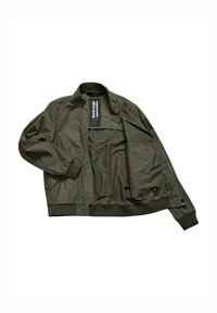 Bomber jacket verde oliva, tessuto leggero, polsini e vita a coste, chiusura frontale con zip, etichetta visibile, dettaglio della tasca interna.