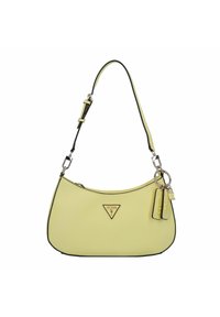 Żółta syntetyczna torebka o zaokrąglonym kształcie, z kontrastującą czarną lamówką, trójkątnym logo z przodu oraz ozdobnymi breloczkami.