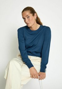PEPPERCORN TANA PUFF 19 - Svetr - ensign blue