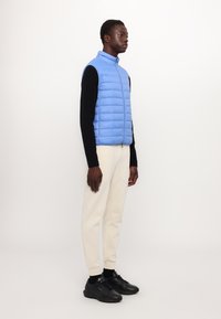 EA7 Emporio Armani TRAIN CORE LIGHT VEST - Waistcoat - granada sky