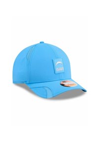 Blaue Stoffmütze mit einem Los Angeles Chargers-Logo-Patch auf der Vorderseite und Mesh-Akzenten an den Seiten. Mit gebogenem Schirm-Design.