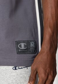 Champion SLEEVELESS HOODIE - Marškinėliai su spaudiniu - dark grey