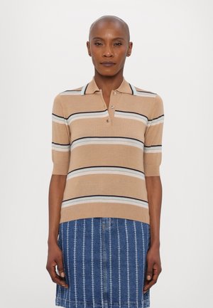 Kurzärmliger Polo-Pullover in Beige mit horizontalen Streifen in Himmelblau, Weiß und Marineblau. Verfügt über einen Kragen und eine Knopfleiste.