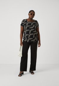 Vero Moda Curve VMCEASY  - T-Shirt print - black/kanya