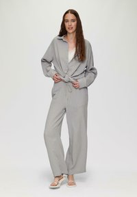 QS OVERSIZED jasnoszary