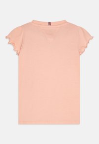 Svijetloplavi kratkotrajni T-shirt s nabranim rukavima, okruglim izrezom i malim trokutastim detaljem na leđima. Glatka tekstura.