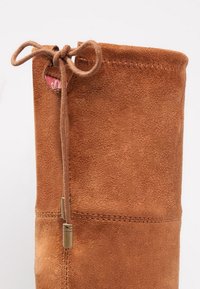 s.Oliver BLACK LABEL Kozačky nad kolena - cognac