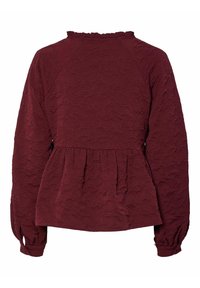 Maronfarvet bluse med lange ærmer, rynket udkant ved halsen, struktureret stof, samlet talje og knaplukning ved ærmerne. Bagfra ses peplum-stilen.