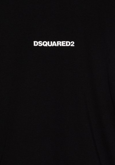 Tissu noir avec le logo blanc audacieux "DSQUARED2" centré sur la poitrine d'un vêtement.