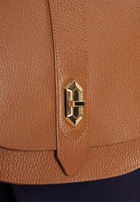 LANCASTER TOP DOUBLE - Borsa a tracolla - camel in orange