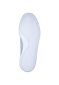 Vit sneakersula med fiskbensmönster, med texturerad design och släta accenter längs sidorna för grepp och flexibilitet.