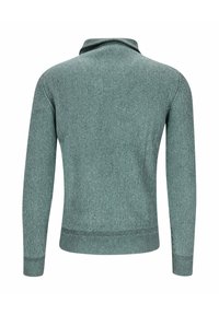Grüner gerippter Pullover mit strukturierter Oberfläche, ausgestattet mit einem umgeschlagenen Kragen und langen Ärmeln, die für eine taillierte Optik sorgen.