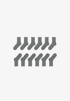 Graue Baumwollknöchelsocken, die in zwei Reihen angeordnet sind und eine glatte Textur sowie elastische Oberteile mit minimalem Branding zeigen.