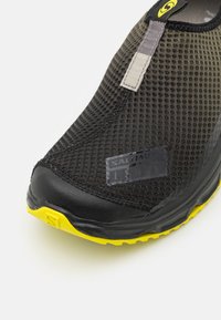 Salomon Sportstyle RX MOC 3.0 UNISEX - Belebújós cipők - black/olive night/sulphur spring