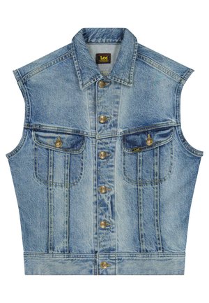 Bezrukávová svetlomodrá rifľová vesta s gombíkovým zapínaním vpredu, dvoma náprsnými vreckami a viditeľnými logami značky Lee na gombíkoch a štítku.