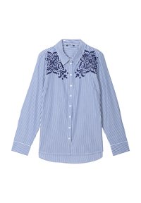 Chemise à rayures bleues et blanches à manches longues avec broderie florale sur les épaules, dotée d'un devant à boutons et d'un col classique.