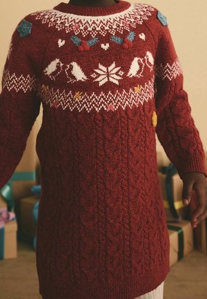 Next, Robe pull - red