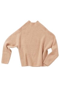 Pull en maille côtelée beige avec manches longues et col montant, étalé à plat avec les manches légèrement pliées.
