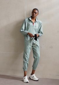 Girlfriend Collective SUMMIT TRACK PANT - Treniņtērpa apakšdaļas - chinoiserie
