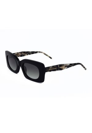 Occhiali da sole con montatura quadrata nera, lenti con sfumatura scura e aste con motivo tartarugato, con logo Scotch & Soda sulla stanghetta.