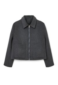 Veste courte en laine grise avec un col pointu, une fermeture éclair à l'avant et deux grandes poches plaquées. Tissu texturé et design épuré et minimaliste.