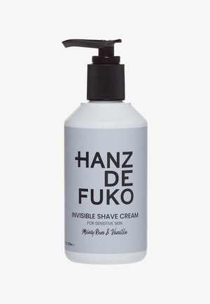 Bottiglia grigia con un tappo a pompa nera, etichettata "Hanz De Fuko Invisible Shave Cream" con testo nero, progettata per pelli sensibili, 237 mL.