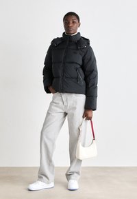 Lacoste HOBO BAG - Ručna torba - farine petunia