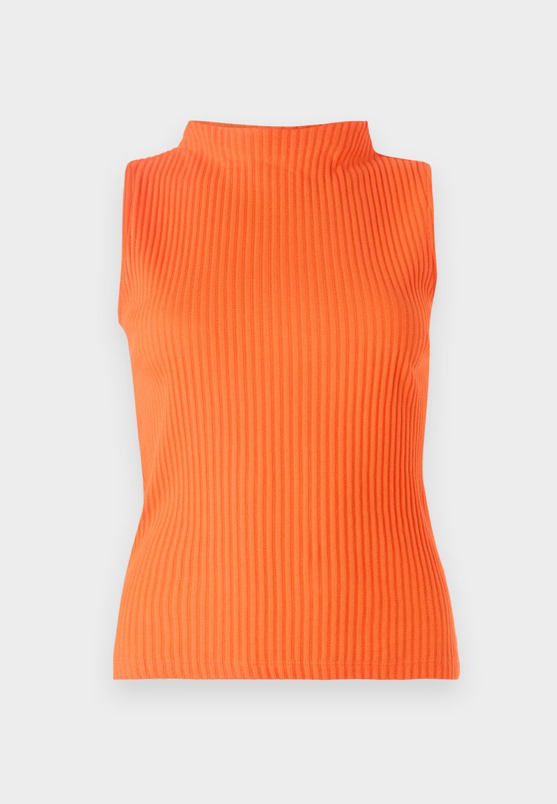 Haut orange sans manches en côtes avec un col montant et une coupe ajustée. Tissu lisse et texturé avec des rayures verticales créant un look structuré.