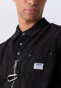 HUGO LUNUS - Γιλέκο - black