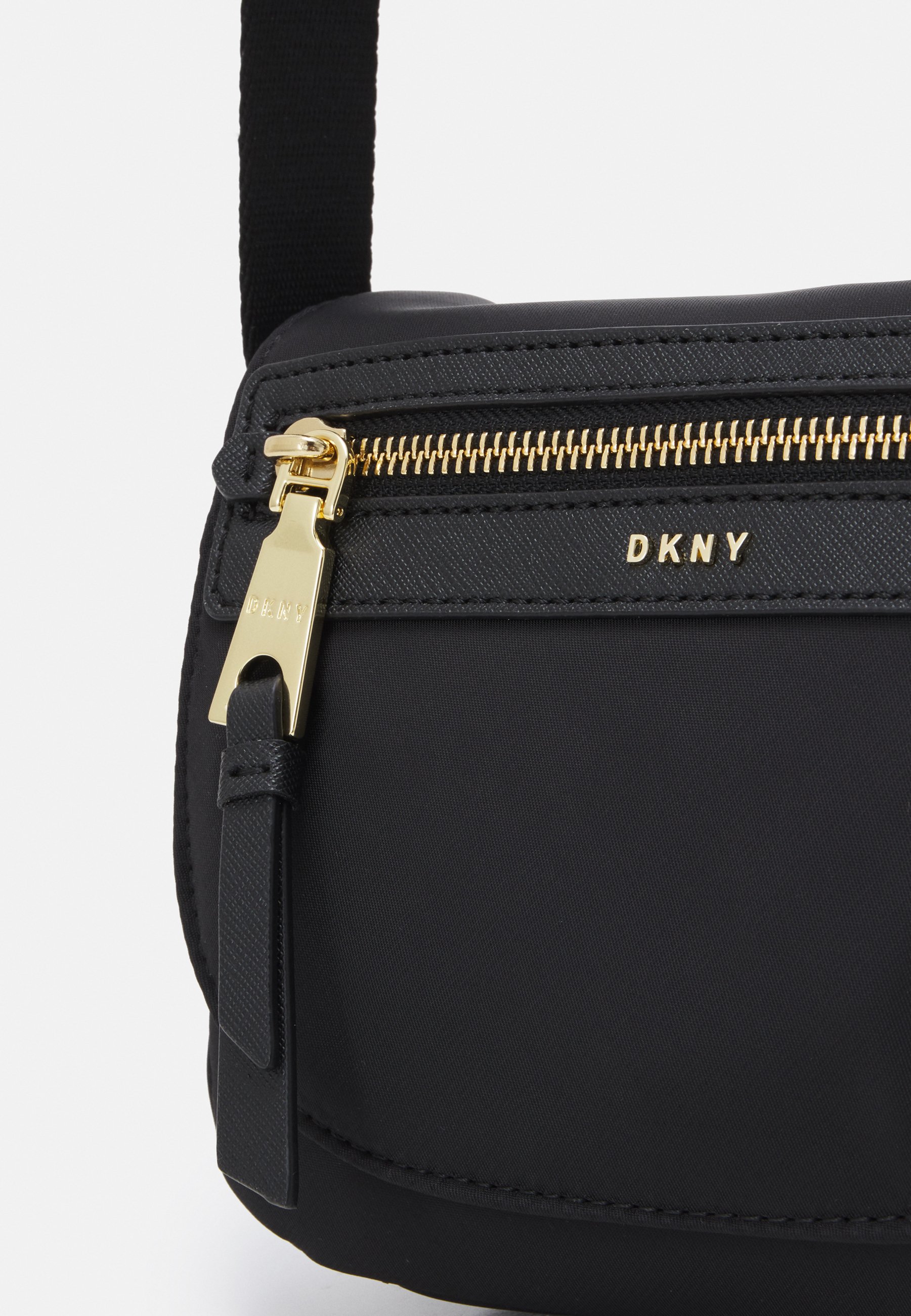 dkny cora