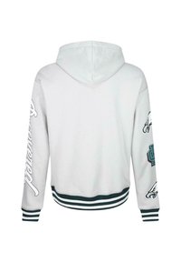 Vit huvtröja med ribbat nederkant. Har blågröna ränder på ärmsluten och nederkanten samt text och grafik på ärmarna.