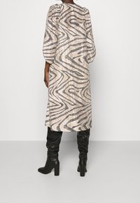 Second Female Denní šaty - beige