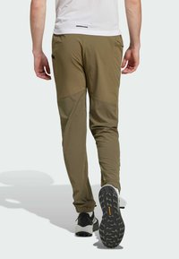 adidas Terrex XPERIOR LIGHT - Donji dijelovi trenirke - olive strata