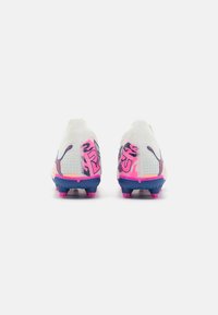Puma FUTURE 7 MATCH VOL. UP FG/AG JR UNISEX - Botines de fútbol para terreno firme - white/luminous blue/poison pink/fizzy melon