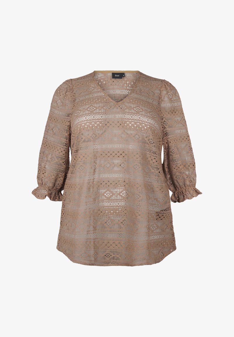 Bež pitsiline pluus, millel on V-kaelus, 3/4 pikkuses puffvarrukad ja keerukad geomeetrilised mustrid. Tekstuuriga kangas ja lõdva sobivusega.