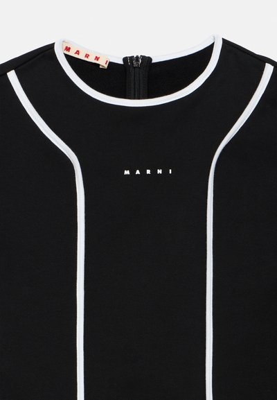 Μαύρο βαμβακερό τοπ με λευκή περίγραμμα, ψηλό λαιμό και κλείσιμο με φερμουάρ. Φέρει το λογότυπο "MARNI" σε λευκό στο στήθος. Λεία υφή.