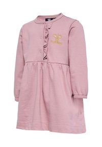 Abito per bambina lungo rosa con maniche a sbuffo, botttoni a scatto, vita arricciata, polsini elastici e logo Ape ricamato in oro sul petto.