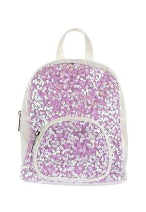 Mochila de lentejuelas moradas con un acabado brillante, que cuenta con un bolsillo frontal y dos asas en la parte superior. Tejido suave y adornos brillantes.