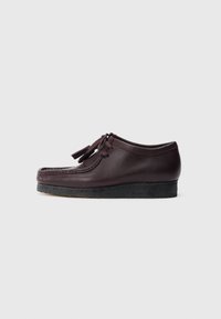 WALLABEE - Sapatos de atacadores - purple grape