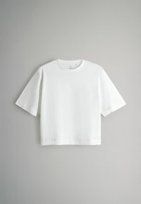 Weißes T-Shirt mit kurzen Ärmeln und rundem Halsausschnitt, aus einem glatten, weichen Stoff; lässige Passform und verkürztes Design.